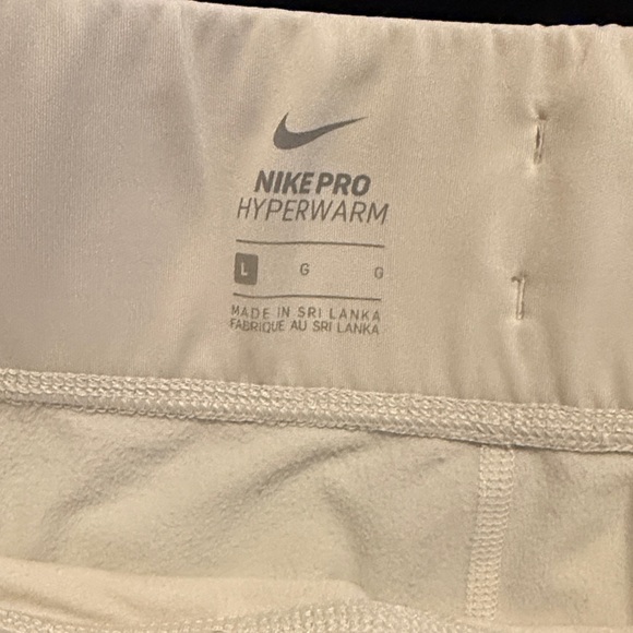 Nike women’s Leggings with Silver Accents - Picture 4 of 6